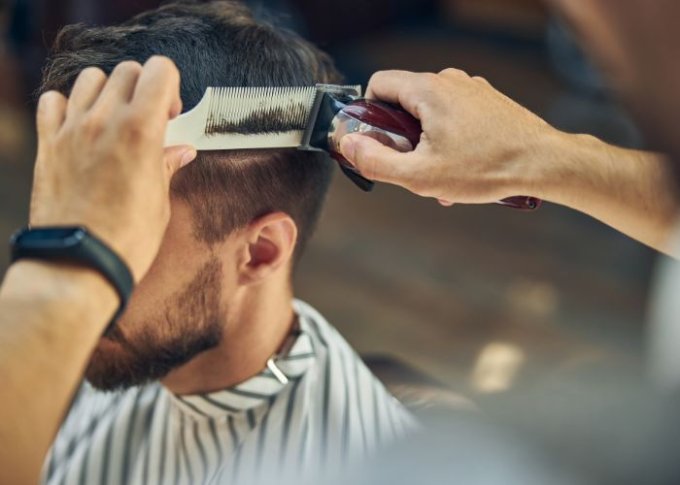 Narzędzia stosowane do cieniowania włosów męskich
